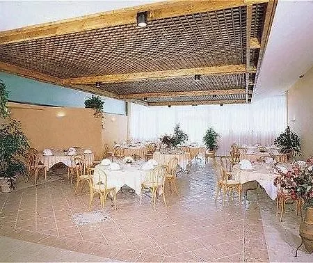 1 Maggio 4* Trezzano Rosa