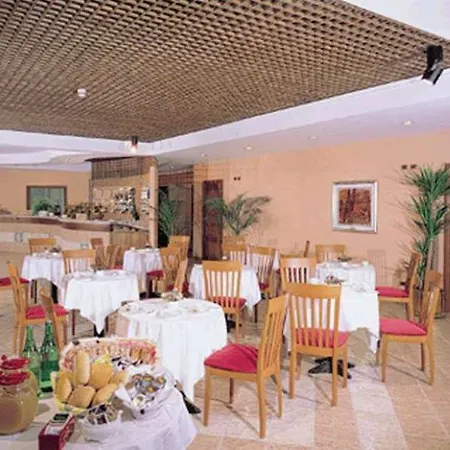 1 Maggio Hotel 4*